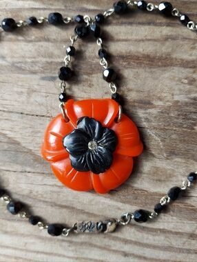 Vintage 90s Classic Hardware Beaded Poppy Necklace